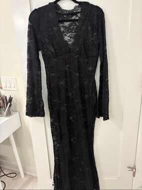 Black Lace Long Sleeve Maxi Dress
